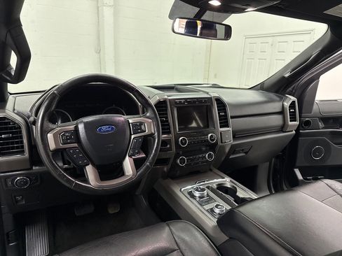 Used 2019 Ford Expedition XLT image 13