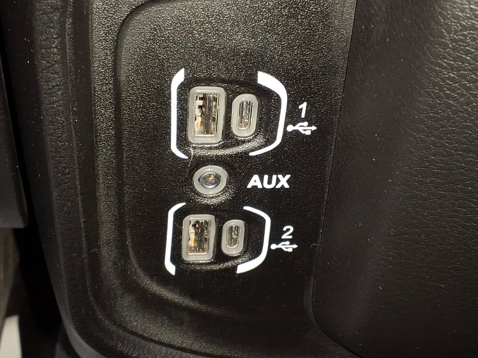 Used 2019 RAM 1500 Laramie AWD/4WD image 18