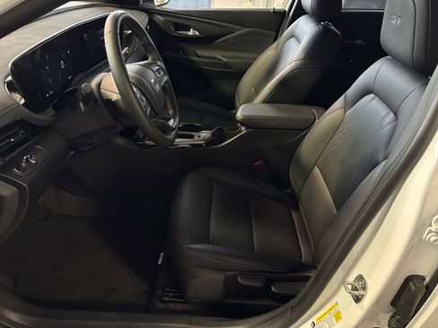 Used 2025 Buick Envista Sport Touring image 26