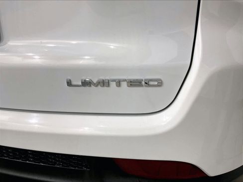 Used 2022 Jeep Compass Limited image 28