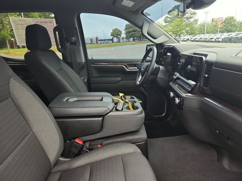 Used 2023 GMC Sierra 1500 SLE AWD/4WD image 9