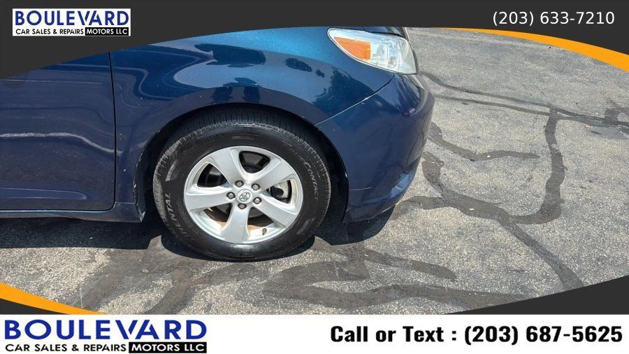 Used 2011 Toyota Sienna FWD image 12