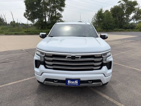 Used 2026 Chevrolet Silverado 1500 High Country w/ High Country Premium Package AWD/4WD image 2