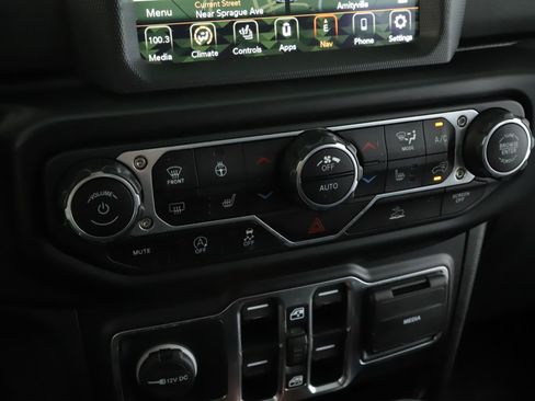 Used 2022 Jeep Wrangler Unlimited Sahara w/ Cold Weather Group AWD/4WD image 14