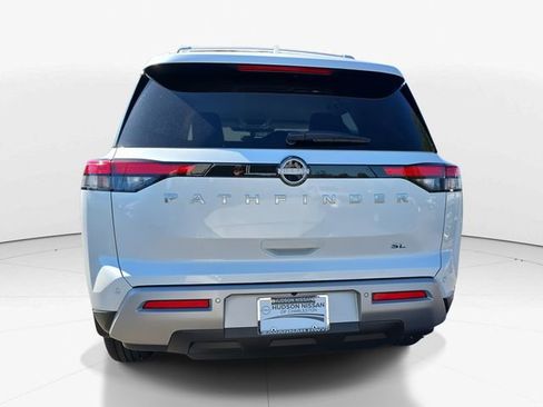 New 2025 Nissan Pathfinder SL image 8