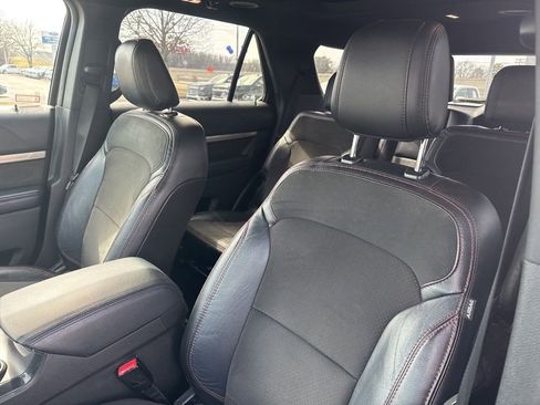 Used 2018 Ford Explorer XLT w/ Equipment Group 202A image 13
