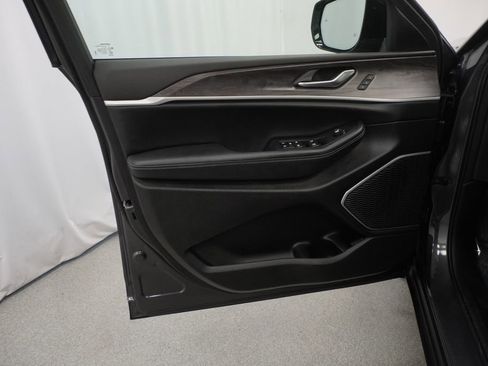 Certified 2025 Jeep Grand Cherokee L Limited w/ Luxury Tech Group II image 42