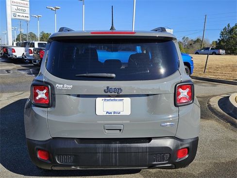 Used 2020 Jeep Renegade Latitude image 12