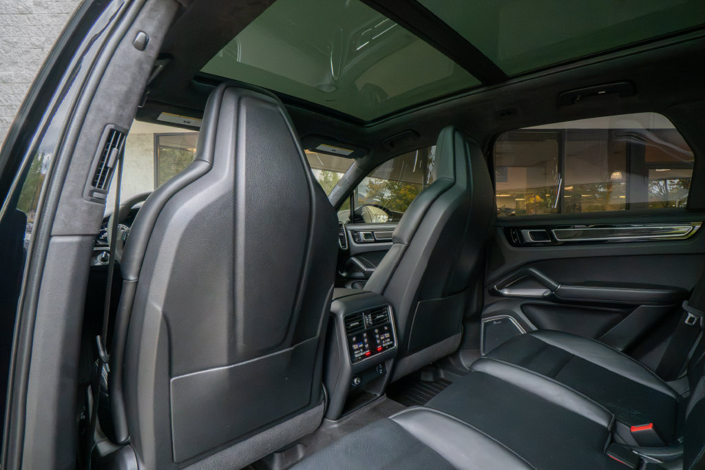 Used 2021 Porsche Cayenne Turbo AWD/4WD image 17