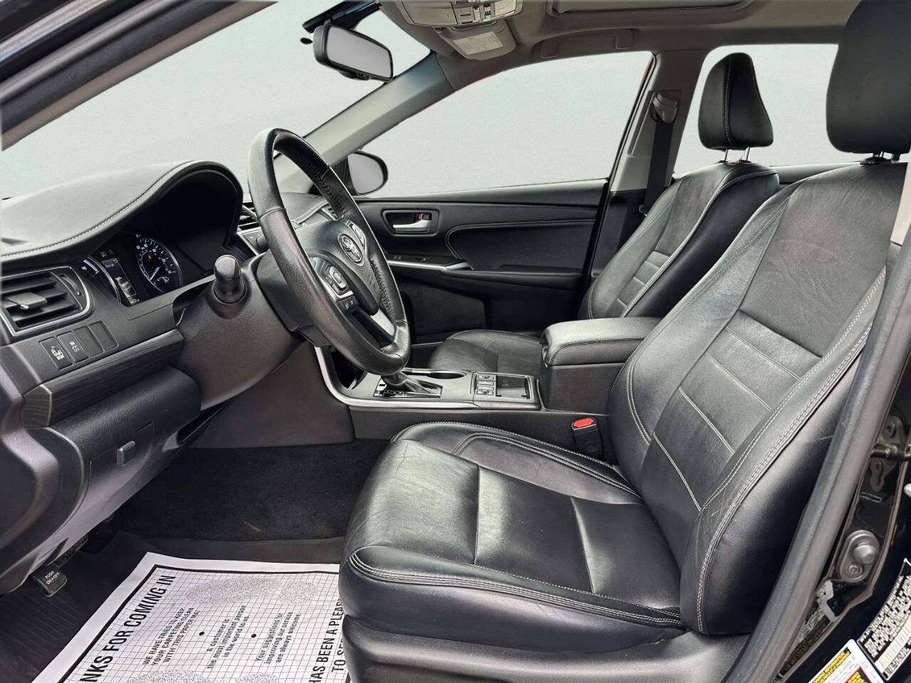 Used 2017 Toyota Camry XLE w/ Moonroof Package FWD image 9