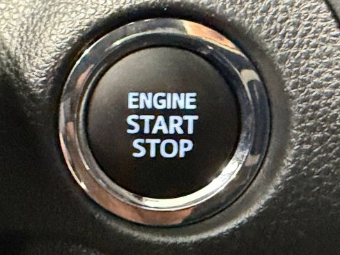 Used 2025 Toyota RAV4 XLE FWD image 30