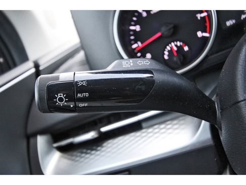 Certified 2024 Kia Carnival LX image 19