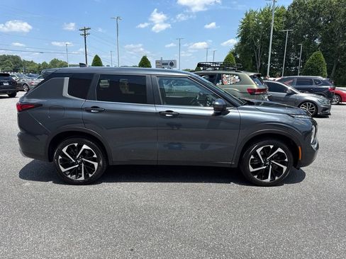 Used 2024 Mitsubishi Outlander SE Black Edition AWD/4WD image 8