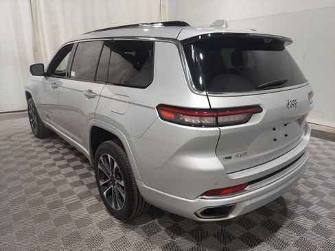 Used 2022 Jeep Grand Cherokee L Overland w/ Advanced Protech Group III AWD/4WD image 2