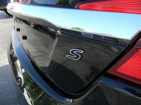 Used 2013 Chrysler 200 Touring w/ S Exterior Appearance Pkg FWD image 8