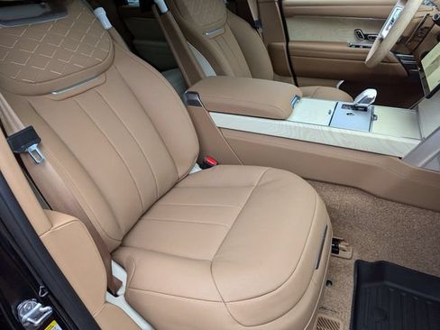 New 2025 Land Rover Range Rover SV AWD/4WD image 18