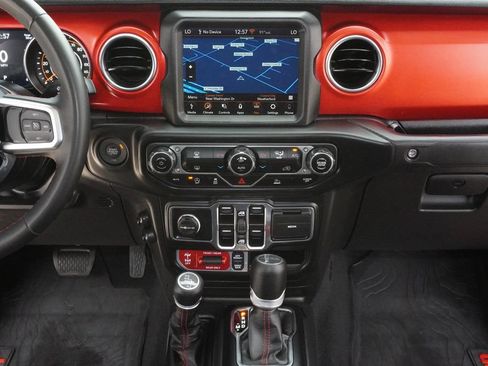 Used 2023 Jeep Gladiator Rubicon AWD/4WD image 19