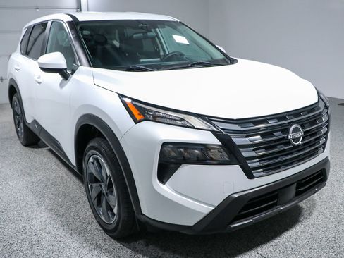Used 2024 Nissan Rogue SV FWD image 5