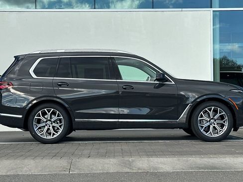 New 2026 BMW X7 xDrive40i w/ Premium Package AWD/4WD image 2