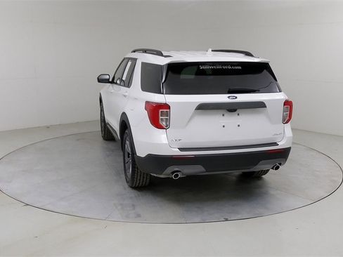Certified 2022 Ford Explorer XLT w/ Equipment Group 202A image 17