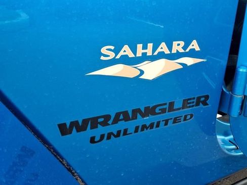 Used 2015 Jeep Wrangler Unlimited Sahara w/ Dual Top Group AWD/4WD image 15