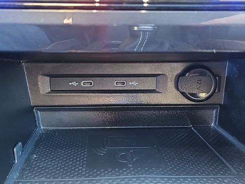 Certified 2022 Volkswagen Tiguan SE R-Line image 13