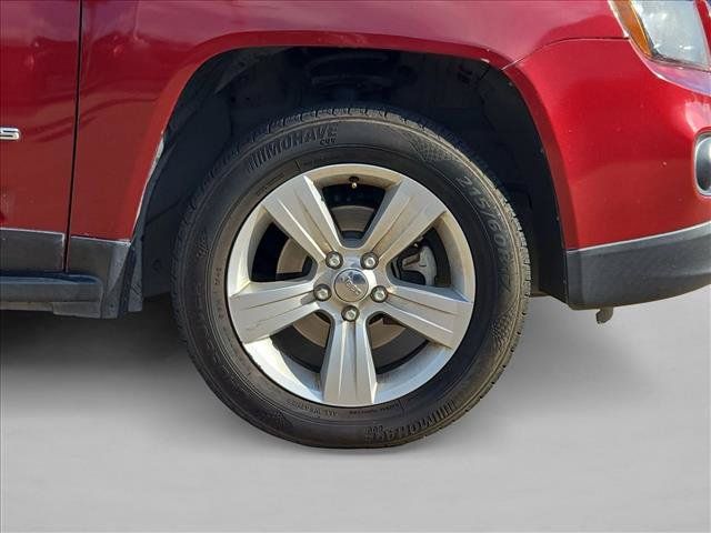 Used 2016 Jeep Compass Latitude FWD image 14