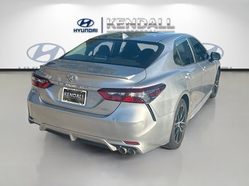Used 2023 Toyota Camry SE image 6