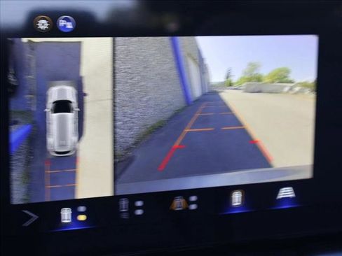 New 2026 Chevrolet Equinox LT w/ Convenience Package II FWD image 13