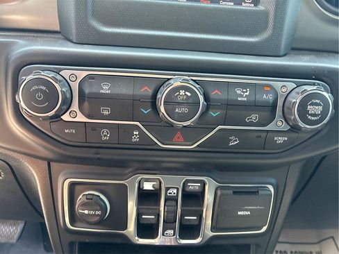 Used 2019 Jeep Wrangler Unlimited Sport S AWD/4WD image 32