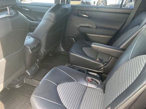 Used 2022 Toyota Highlander XSE image 10