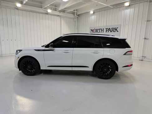 Used 2023 Lincoln Aviator Reserve w/ Equipment Group 201A AWD/4WD image 2