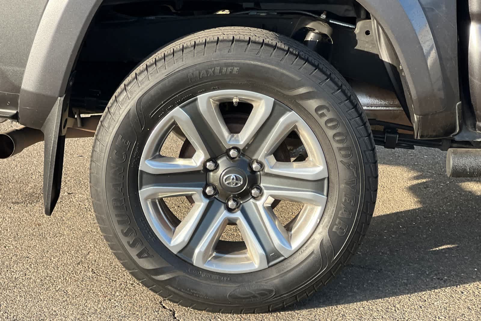 Used 2016 Toyota Tacoma Limited w/ Towing Package RWD image 20