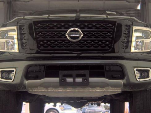 Used 2017 Nissan Titan PRO-4X AWD/4WD image 3
