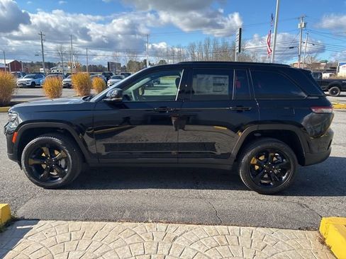 New 2025 Jeep Grand Cherokee Limited w/ Black Appearance Package AWD/4WD image 4