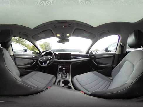 Used 2025 Volkswagen Jetta SE image 43