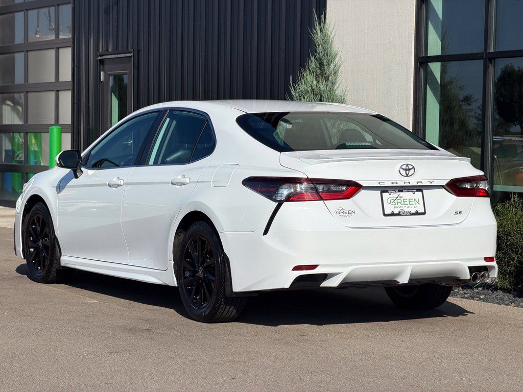 Used 2024 Toyota Camry SE FWD image 3