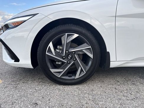 Used 2024 Hyundai Elantra Limited image 35