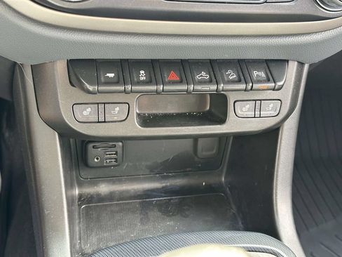Used 2022 Chevrolet Colorado Z71 AWD/4WD image 21