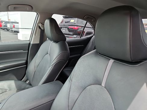 Used 2020 Toyota Camry XSE FWD image 11