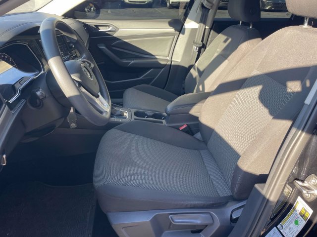 Used 2021 Volkswagen Jetta SE FWD image 13