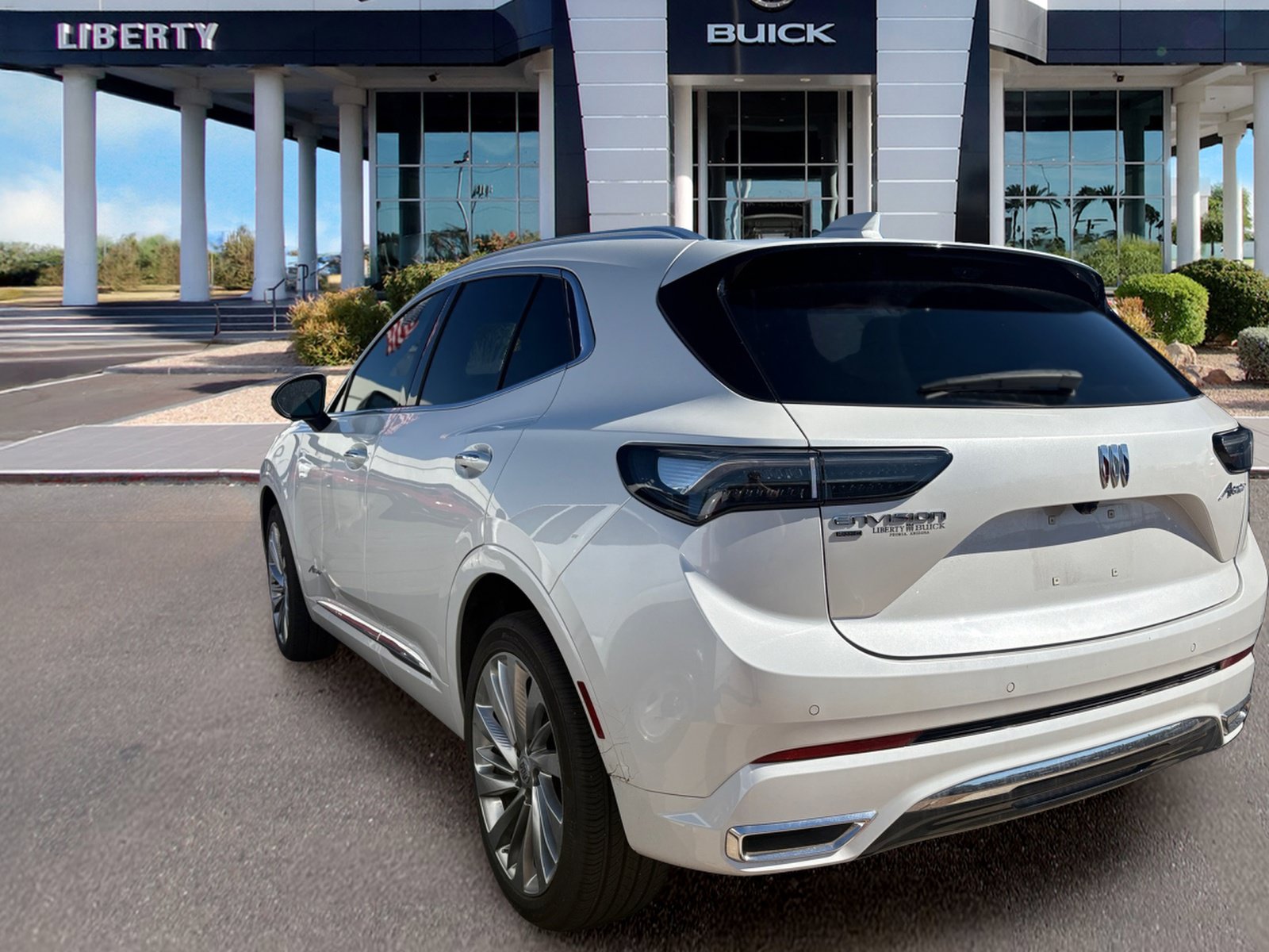 Used 2024 Buick Envision Avenir AWD/4WD image 3