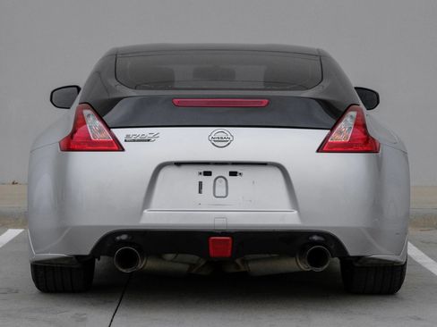 Used 2020 Nissan 370Z Coupe image 5