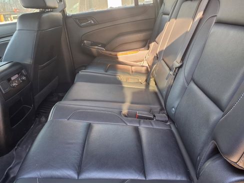 Used 2019 Chevrolet Suburban LT w/ Luxury Package image 7
