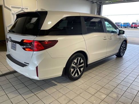 Certified 2026 Honda Odyssey EX-L image 2