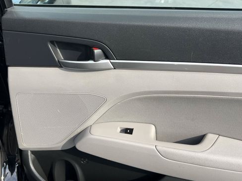 Used 2020 Hyundai Elantra SEL FWD image 22