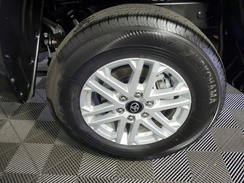 Used 2026 Toyota Tundra SR5 AWD/4WD image 32