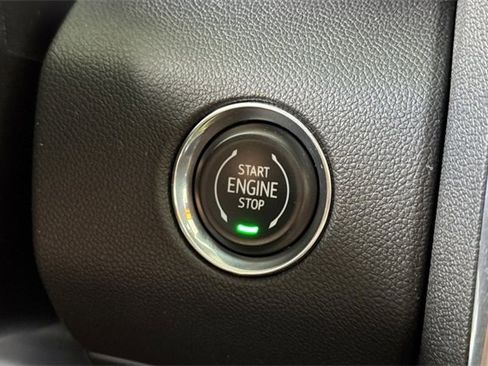 Used 2025 GMC Acadia Elevation image 23