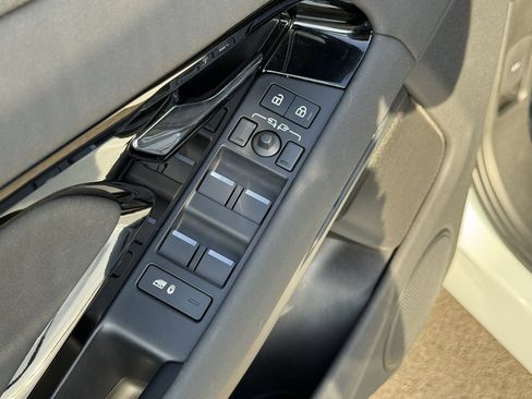 Certified 2026 Land Rover Range Rover Evoque Dynamic SE image 16