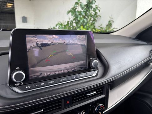 Used 2025 Nissan Rogue SV FWD image 21